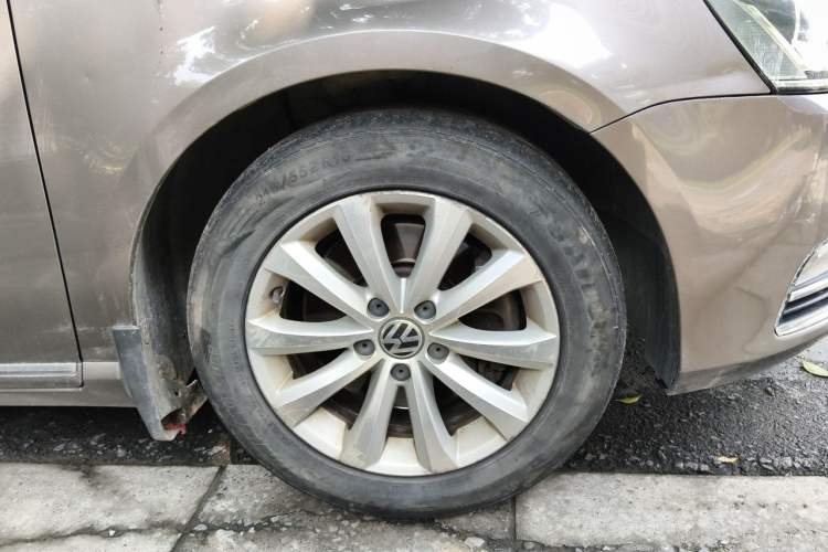 Used Volkswagen Magotan 2013 1.8TSI Luxury Model Right Front Wheel Hub