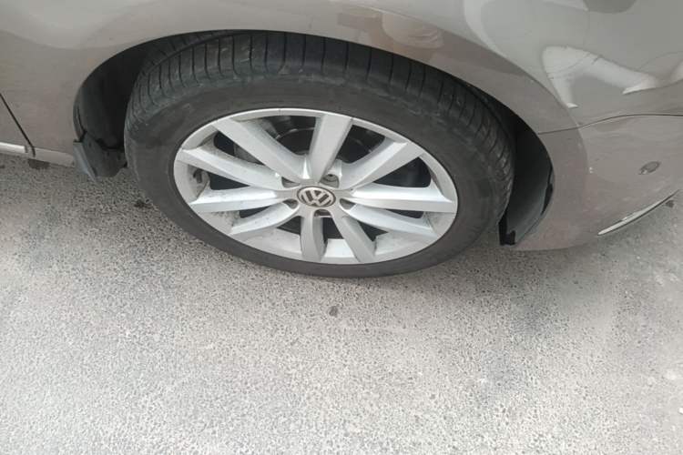 Used Volkswagen Magotan 2013 1.8TSI Prestige Model Right Front Wheel Hub