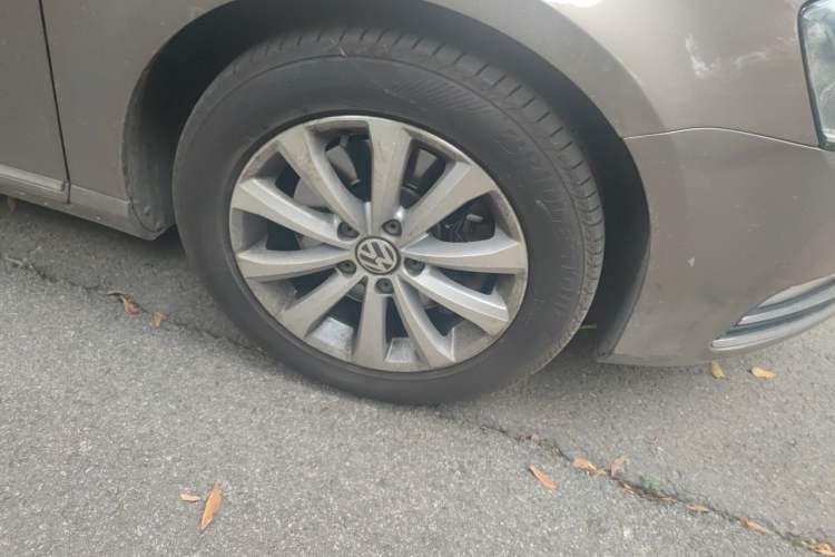 Used Volkswagen Magotan 2013 2.0 TSI Luxury Model Right Front Wheel Hub