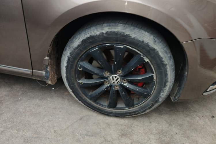 Used Volkswagen Magotan 2013 1.8TSI Premier Model Right Front Wheel Hub