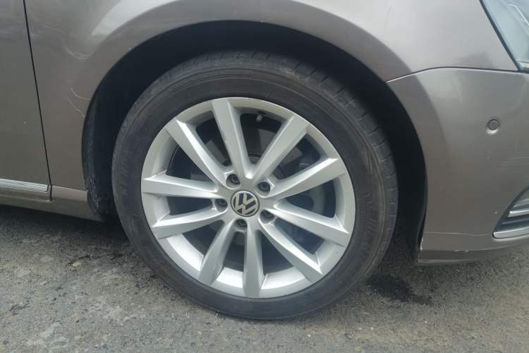 Used Volkswagen Magotan 2013 1.8TSI Prestige Model Right Front Wheel Hub