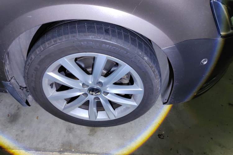 Used Volkswagen Magotan 2013 1.8TSI Prestige Model Right Front Wheel Hub