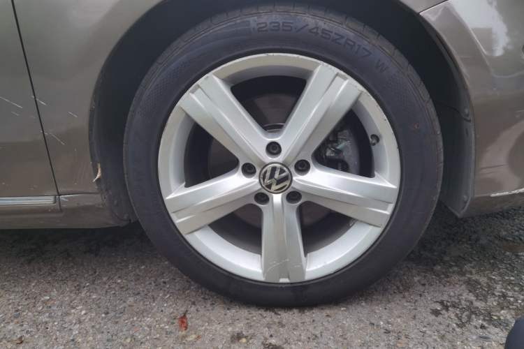 Used Volkswagen Magotan 2013 2.0 TSI Prestige Model Right Front Wheel Hub