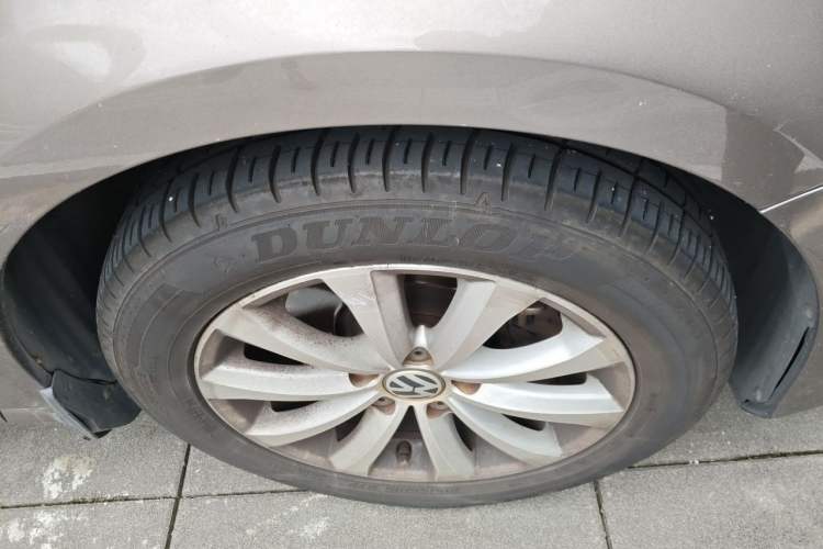 Used Volkswagen Magotan 2013 1.8TSI Premier Model Right Front Wheel Hub