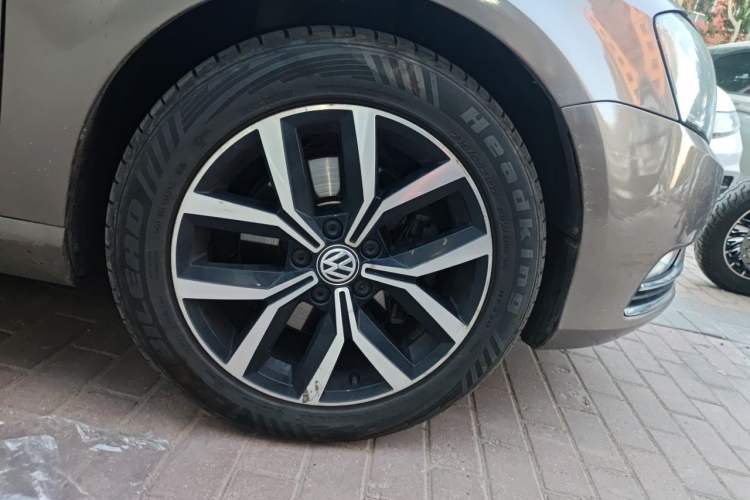 Used Volkswagen Magotan 2013 1.8TSI Premier Model Right Front Wheel Hub