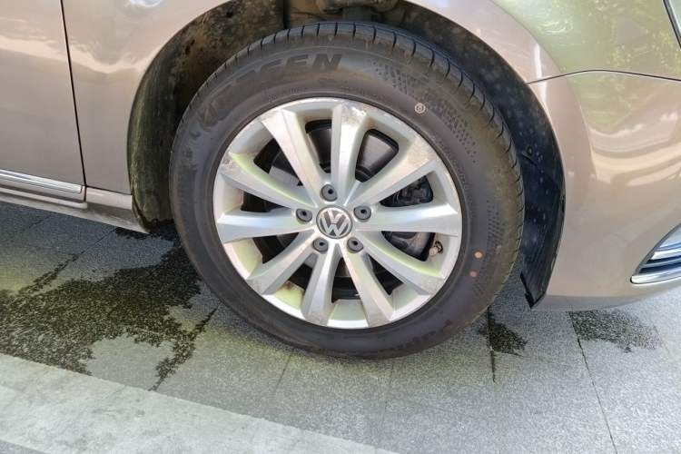 Used Volkswagen Magotan 2013 1.8TSI Luxury Model Right Front Wheel Hub