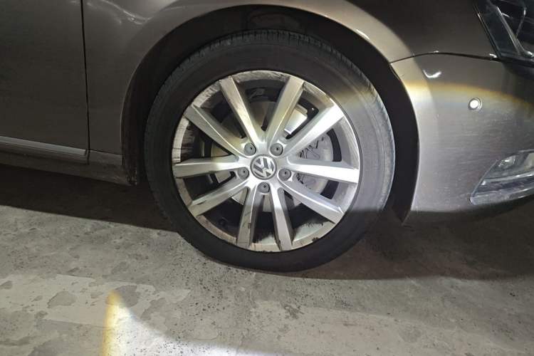 Used Volkswagen Magotan 2013 2.0 TSI Prestige Model Right Front Wheel Hub