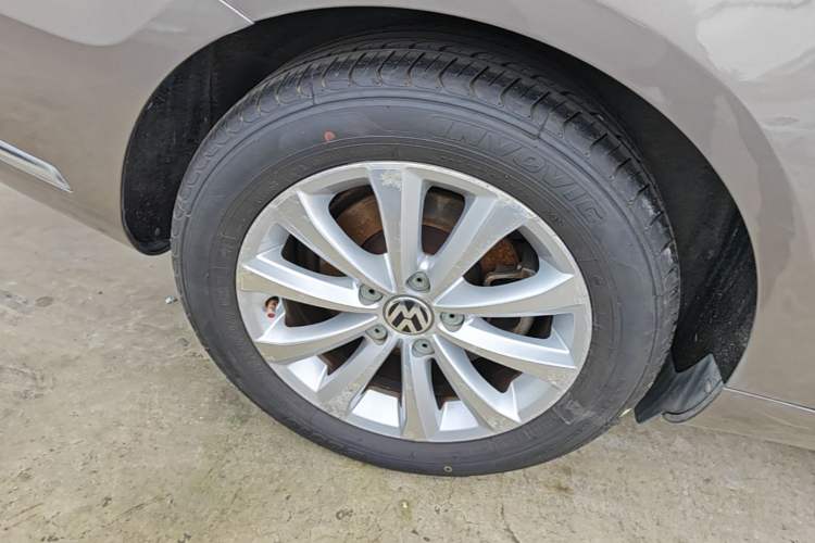 Used Volkswagen Magotan 2013 1.8TSI Luxury Model Right Rear Wheel Hub