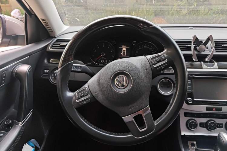 Used Volkswagen Magotan 2013 1.8TSI Prestige Model Steering Wheel