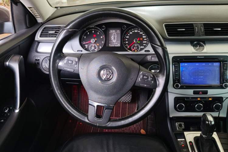 Used Volkswagen Magotan 2013 1.8TSI Premier Model Steering Wheel