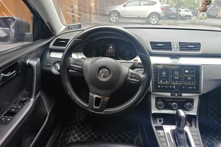 Used Volkswagen Magotan 2013 1.8TSI Premier Model Steering Wheel