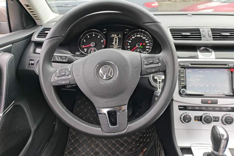 Used Volkswagen Magotan 2013 1.8TSI Luxury Model Steering Wheel