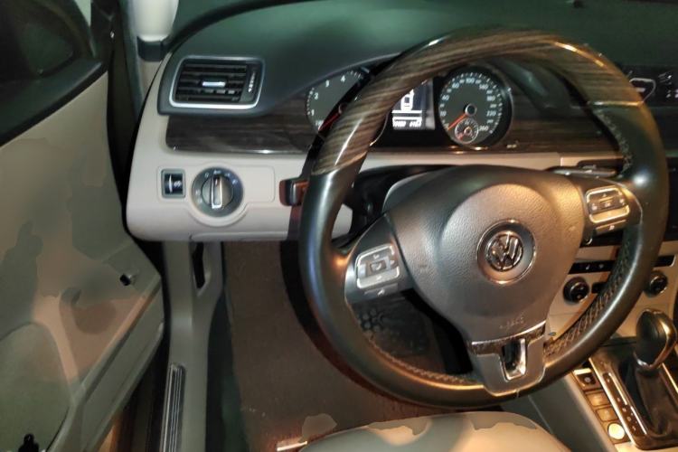 Used Volkswagen Magotan 2013 1.8TSI Prestige Model Steering Wheel