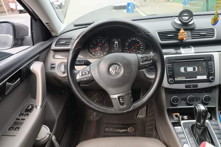 Used Volkswagen Magotan 2013 2.0 TSI Prestige Model Steering Wheel