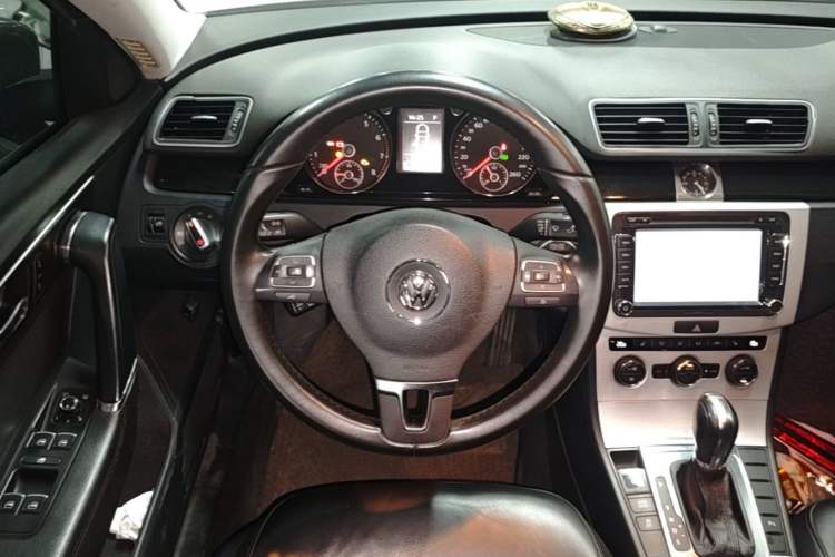 Used Volkswagen Magotan 2013 1.8TSI Luxury Model Steering Wheel