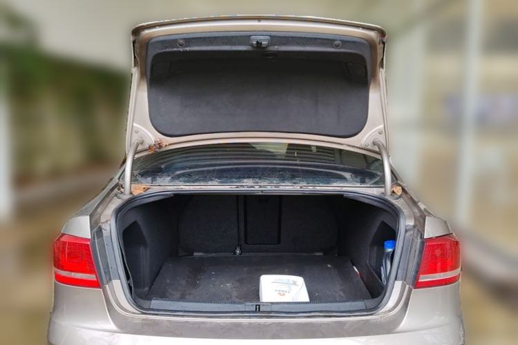 Used Volkswagen Magotan 2013 1.8TSI Premier Model Trunk