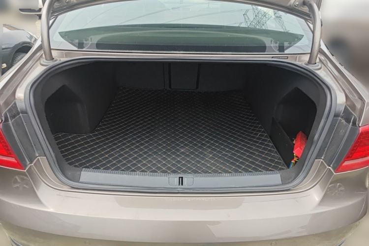 Used Volkswagen Magotan 2013 2.0 TSI Luxury Model Trunk
