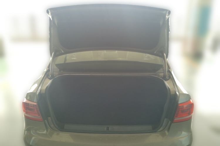 Used Volkswagen Magotan 2013 1.8TSI Premier Model Trunk
