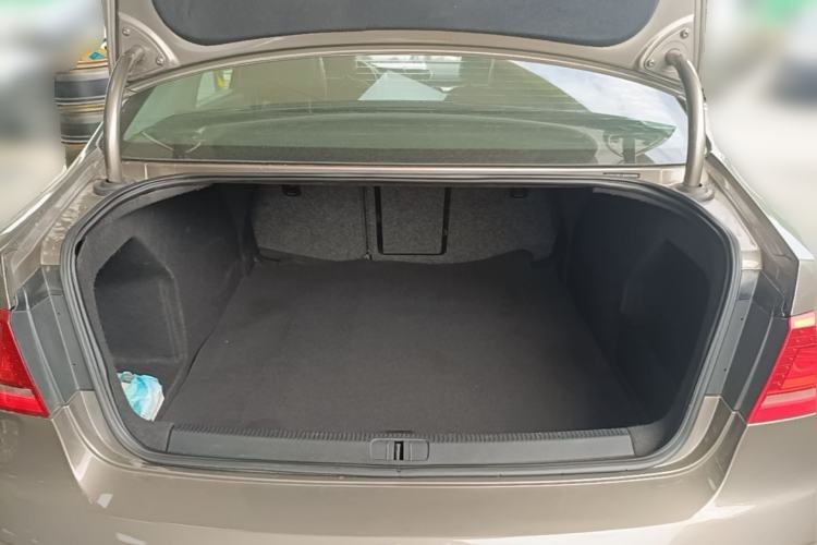 Used Volkswagen Magotan 2013 1.8TSI Premier Model Trunk