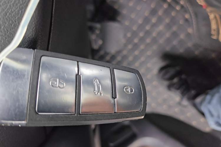 Used Volkswagen Magotan 2013 1.8TSI Luxury Model Vehicle Key