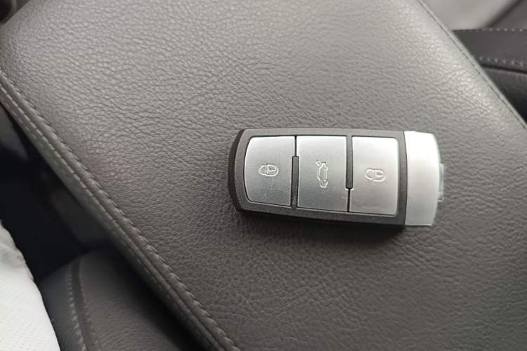 Used Volkswagen Magotan 2013 1.8TSI Premier Model Vehicle Key