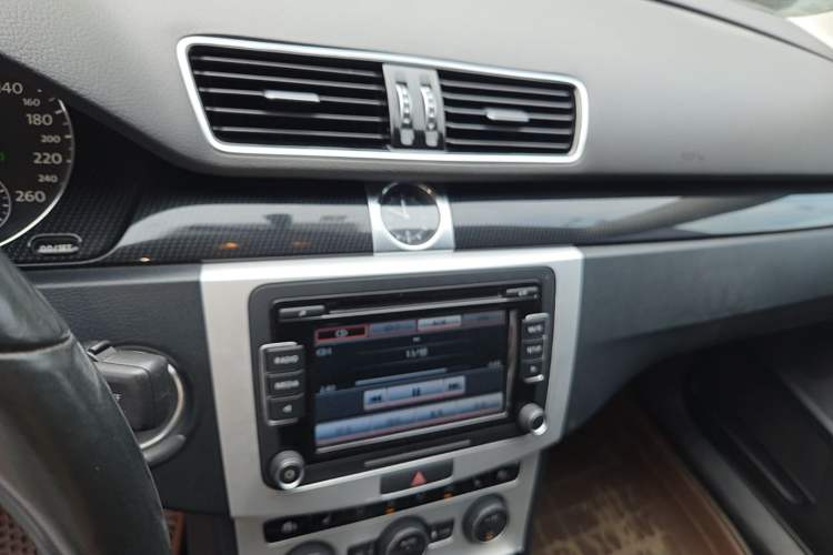 Used Volkswagen Magotan 2015 1.8TSI Luxury Model Audio And AC Panel