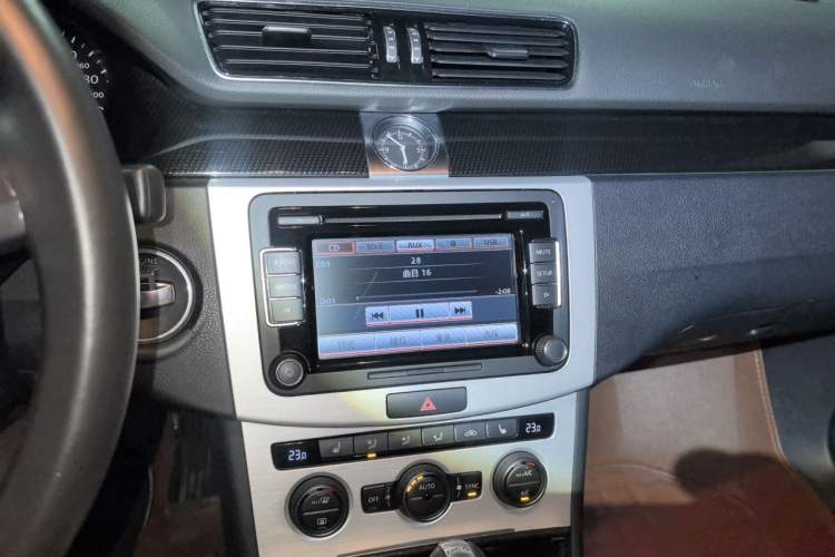 Used Volkswagen Magotan 2015 1.8TSI Luxury Model Audio And AC Panel