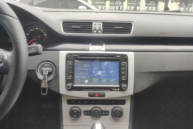 Used Volkswagen Magotan 2015 1.8TSI Luxury Model Audio And AC Panel