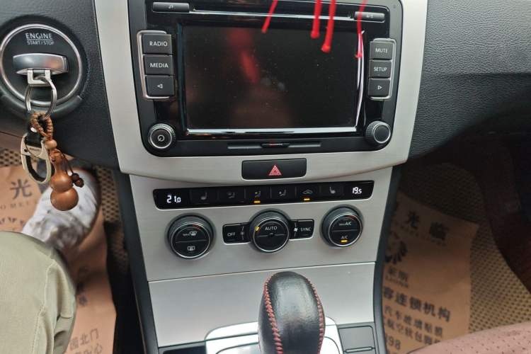 Used Volkswagen Magotan 2015 Facelift 1.8TSI Luxury Model Audio And AC Panel