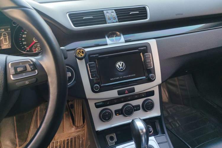 Used Volkswagen Magotan 2015 1.8TSI Luxury Model Audio And AC Panel
