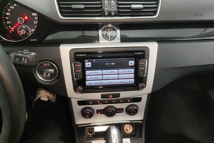 Used Volkswagen Magotan 2015 1.8TSI Luxury Model Audio And AC Panel