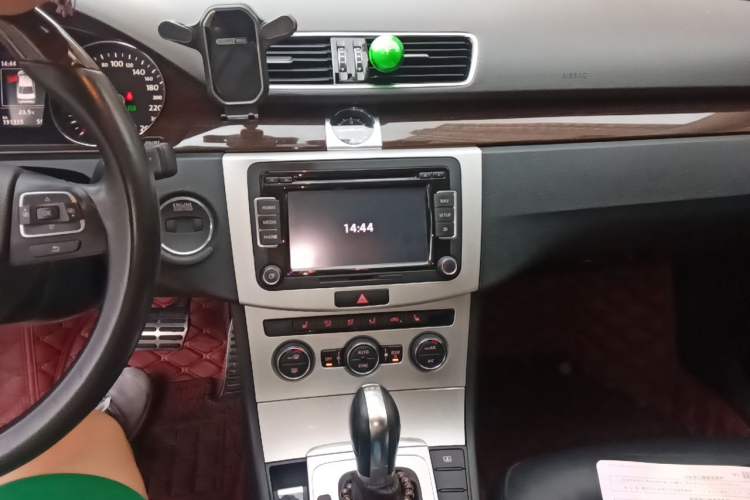 Used Volkswagen Magotan 2015 Revised 1.8TSI Prestige Version Audio And AC Panel