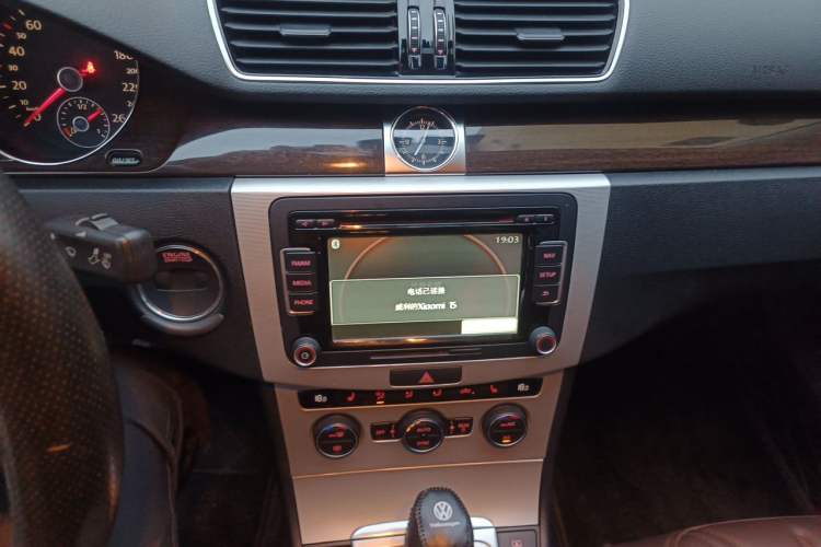 Used Volkswagen Magotan 2015 Revised Version 2.0 TSI Prestige Edition Audio And AC Panel