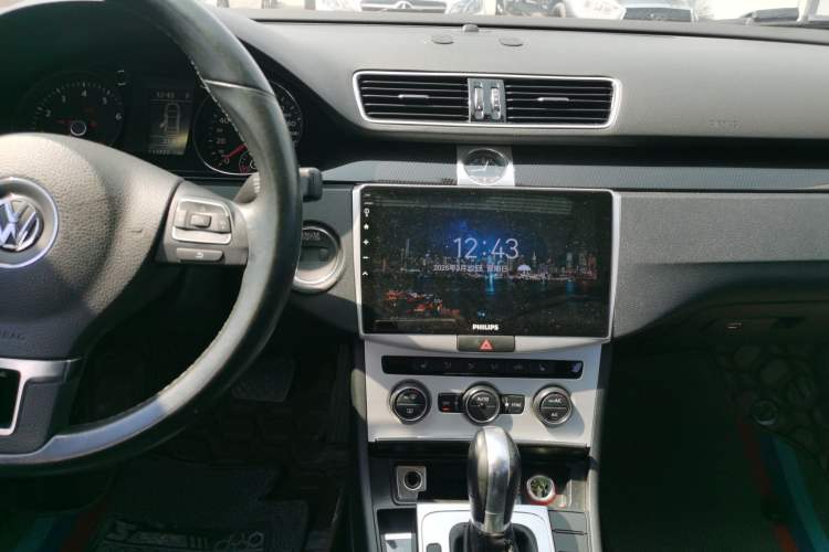 Used Volkswagen Magotan 2015 Facelift 1.8TSI Luxury Model Audio And AC Panel