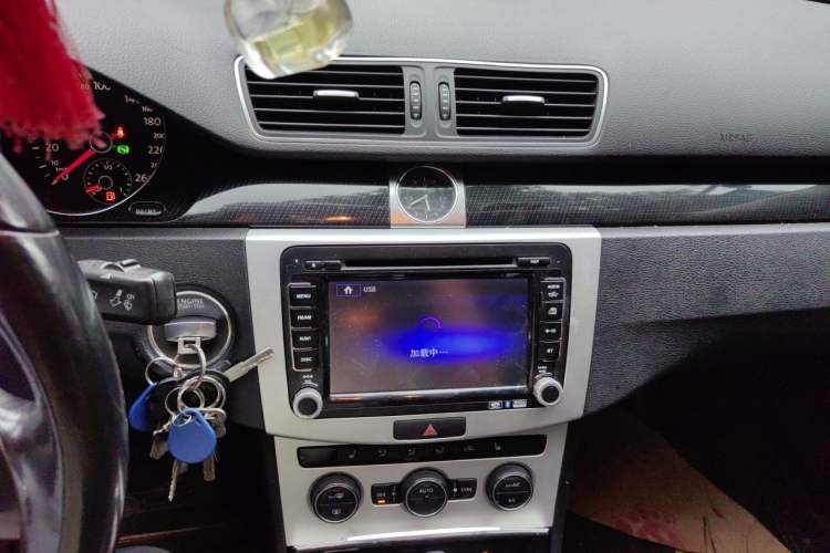 Used Volkswagen Magotan 2015 2.0 TSI Luxury Model Audio And AC Panel