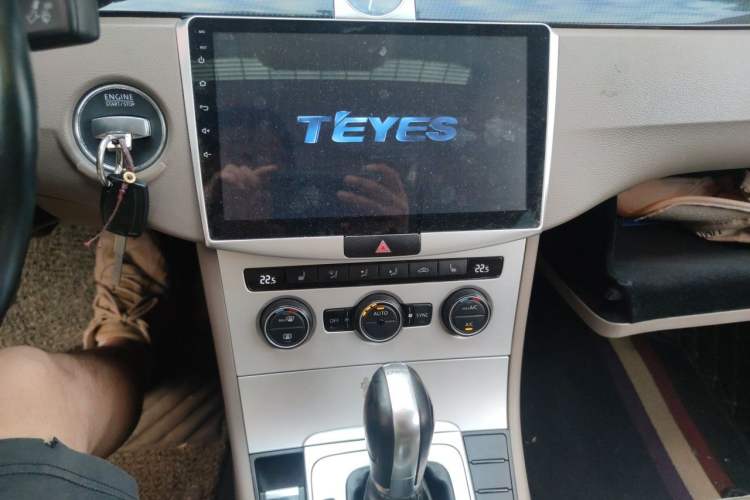 Used Volkswagen Magotan 2015 Facelift 1.8TSI Luxury Model Audio And AC Panel