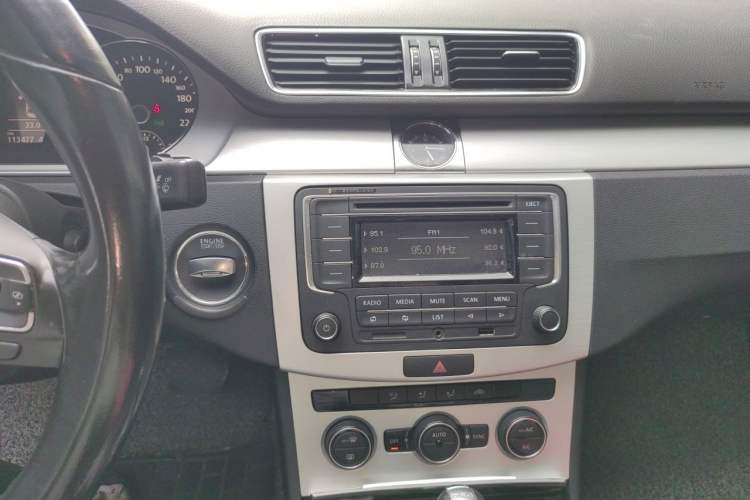 Used Volkswagen Magotan 2015 1.8TSI Advanced Model Audio And AC Panel