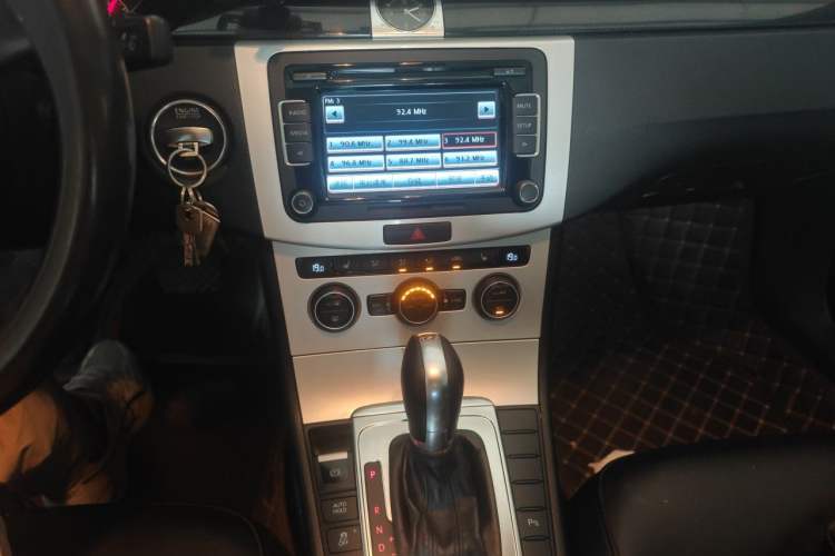Used Volkswagen Magotan 2015 2.0 TSI Luxury Model Audio And AC Panel