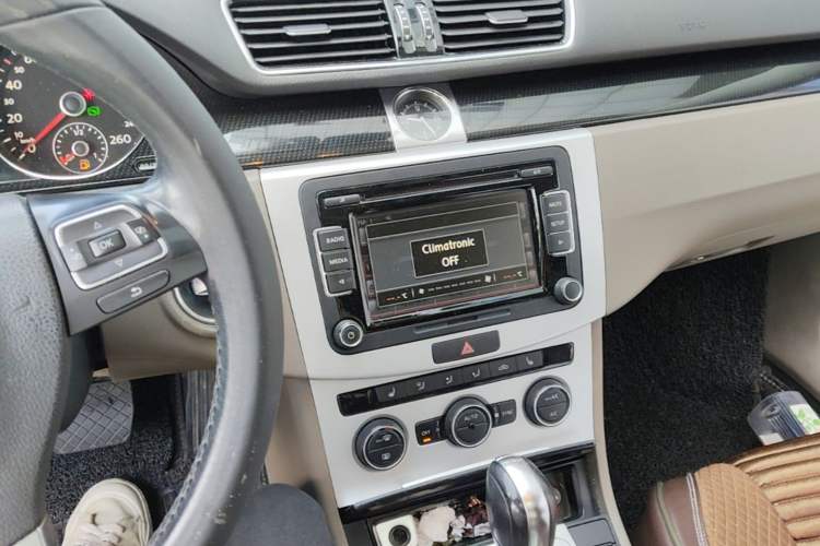 Used Volkswagen Magotan 2015 1.8TSI Luxury Model Audio And AC Panel