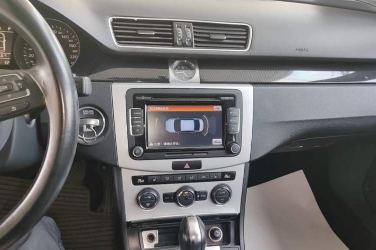 Used Volkswagen Magotan 2015 Facelift 1.8TSI Luxury Model Audio And AC Panel