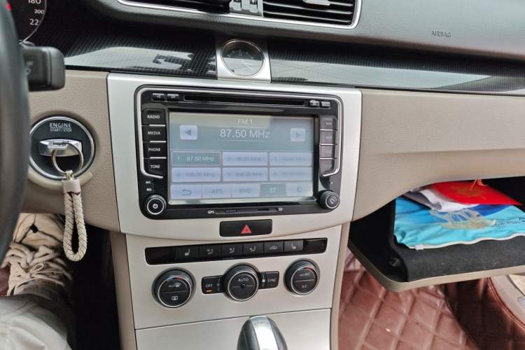 Used Volkswagen Magotan 2015 Facelift 1.8TSI Luxury Model Audio And AC Panel