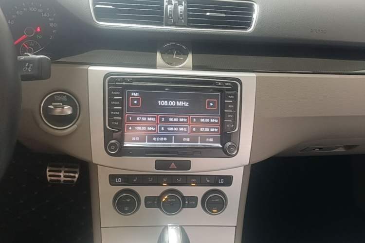 Used Volkswagen Magotan 2015 Facelift 1.8TSI Luxury Model Audio And AC Panel