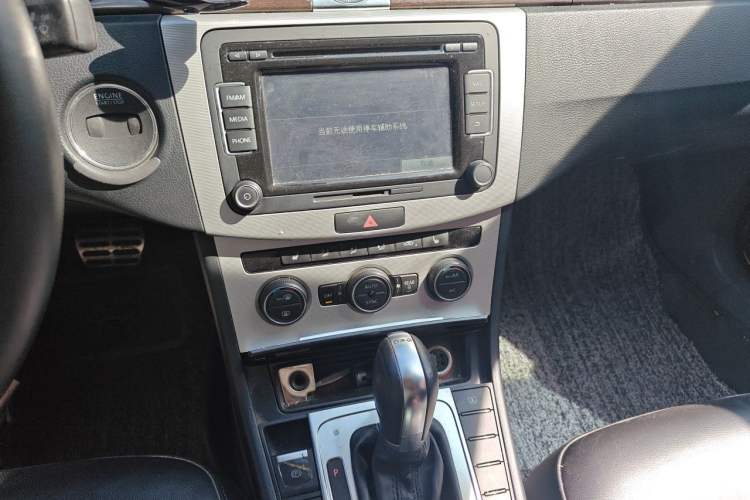 Used Volkswagen Magotan 2015 2.0 TSI Prestige Model Audio And AC Panel