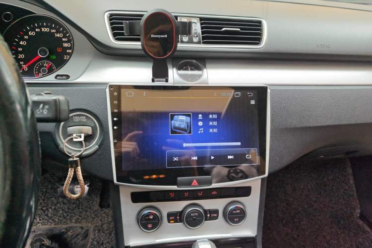 Used Volkswagen Magotan 2015 1.8TSI Advanced Model Audio And AC Panel