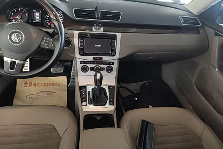 Used Volkswagen Magotan 2015 2.0 TSI Prestige Model Audio And AC Panel