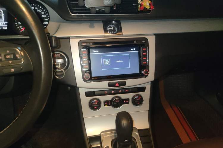 Used Volkswagen Magotan 2015 1.8TSI Advanced Model Audio And AC Panel
