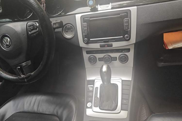 Used Volkswagen Magotan 2015 2.0 TSI Luxury Model Audio And AC Panel