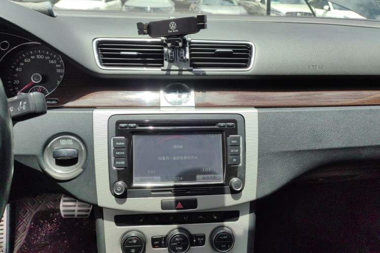 Used Volkswagen Magotan 2015 2.0 TSI Prestige Model Audio And AC Panel