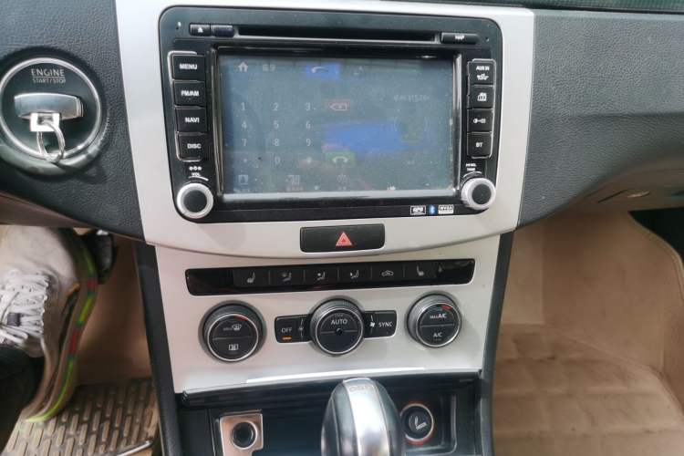 Used Volkswagen Magotan 2015 1.8TSI Luxury Model Audio And AC Panel