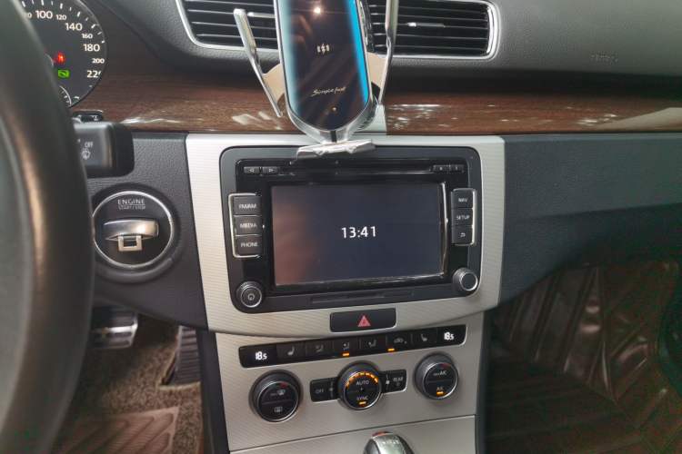 Used Volkswagen Magotan 2015 2.0 TSI Prestige Model Audio And AC Panel